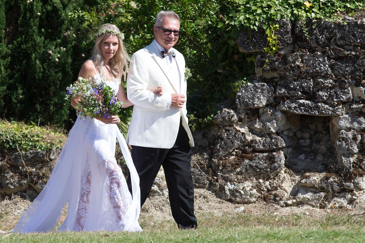 Bride and father walk dow the lisle. France